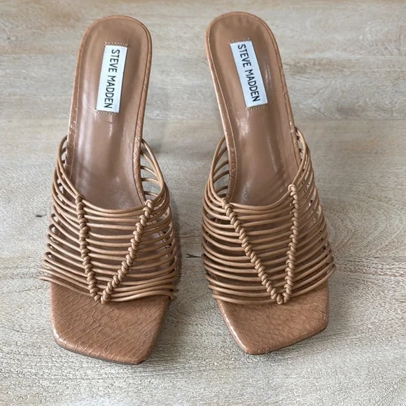 Steve Madden Bonds Heeled Sandal - 10 - Picture 4 of 16